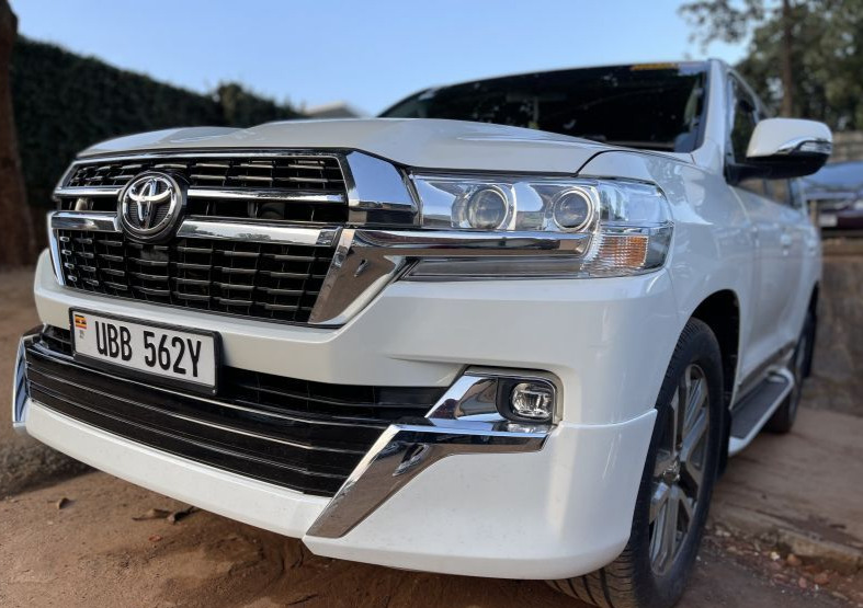 land-cruiser-v8-rental-uganda